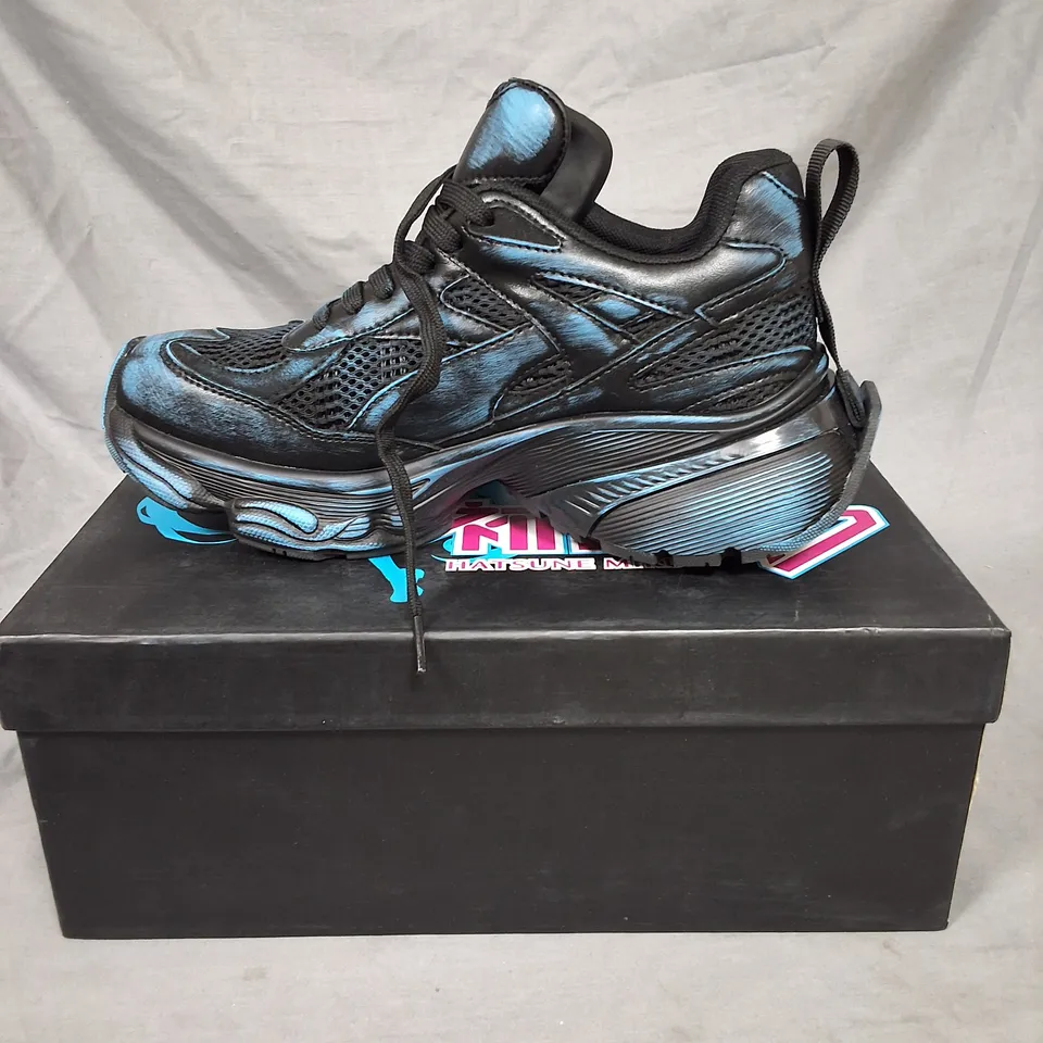 BOXED KOI HATSUNE MIKU CHUNKY TRAINERS IN BLACK/BLUE - UK 5
