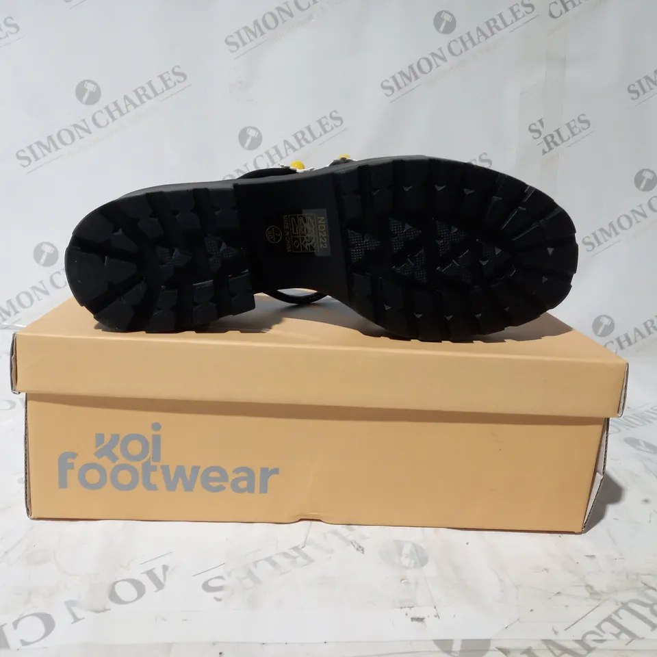BRAND NEW BOXED PAIR OF KOI VEGAN BLOOMING DAISY OASIS STRAPPY SLIDERS IN BLACK - UK SIZE 7