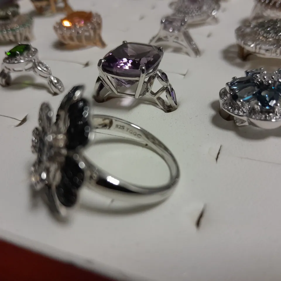 LOT OF 20 ASSORTED RINGS IN WOODEN DISPLAY BOX