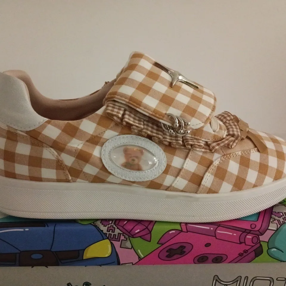 BOXED PAIR OF KOI MAGIC TEDDY BEAR GINGHAM FLAT SHOES – UK SIZE 6, MID BROWN 