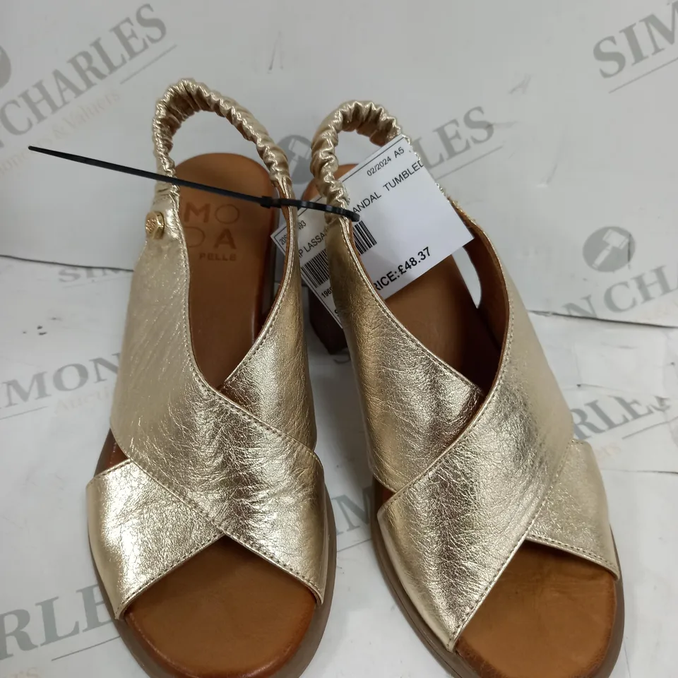 UNBOXED MODA IN PELLE LASSANDRA SANDAL IN GOLD SIZE 3