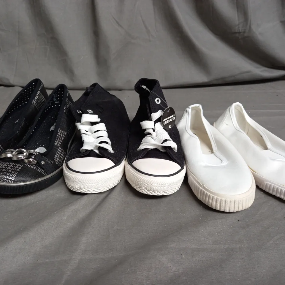 APPROXIMATELY 12 ASSORTED KIDS PAIRS OF SHOES IN VARIOUS COLOURS, STYLES, AND SIZES