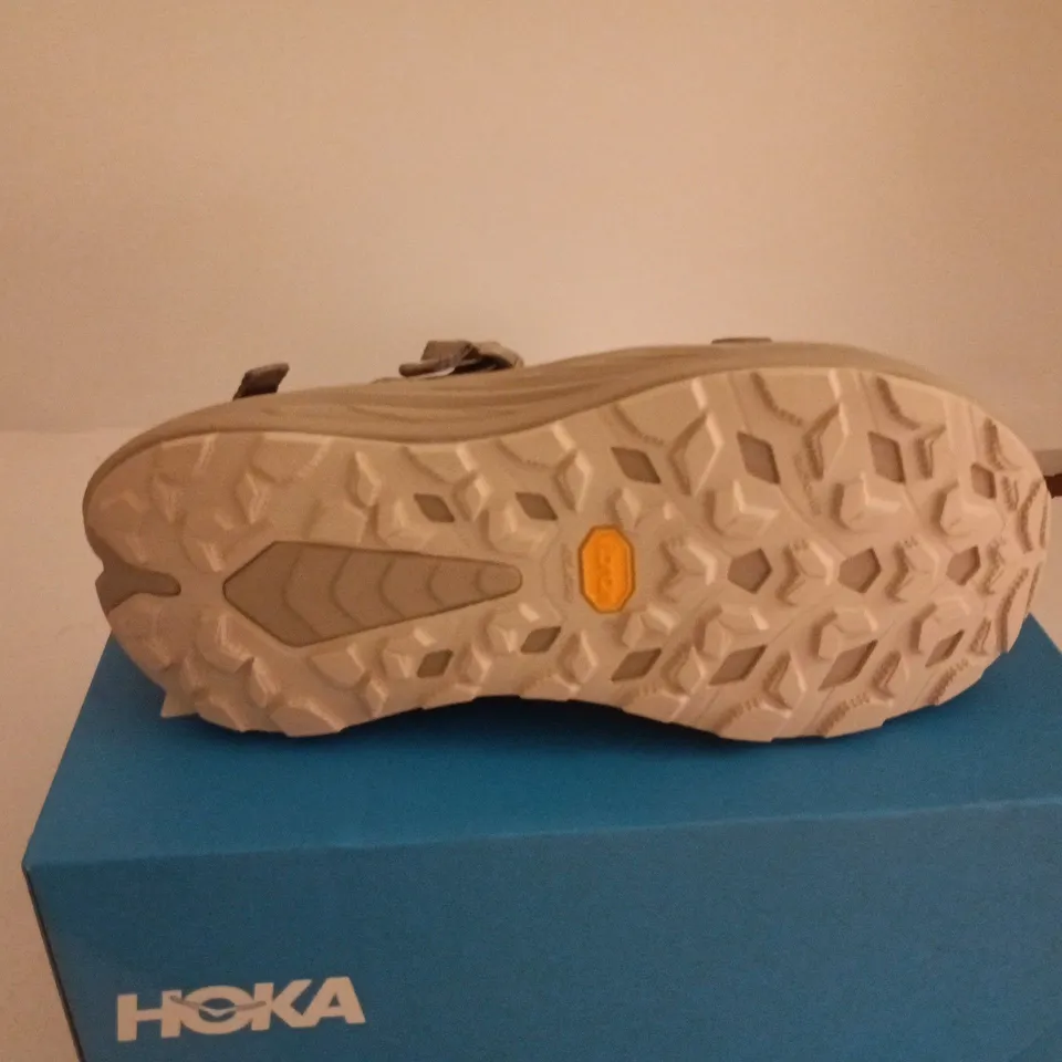 HOKA M INFINI HIKE TC GREY UK 9.5 BOXED