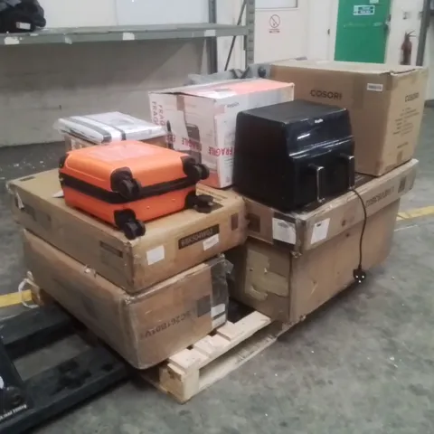 PALLET OF ASSORTED HOUSEHOLD GOODS AND PRODUCTS TO INCLUDE;SUITCASES,AIR FRYERS,COMPUTER DESK,WASHBASIN CABINET