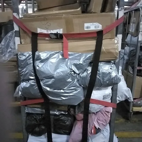 CAGE OF ASSORTED HOUSEHOLD GOODS TO INCLUDE CEILING LAMP, DESK LAMP AND DISH DRAIN RACK