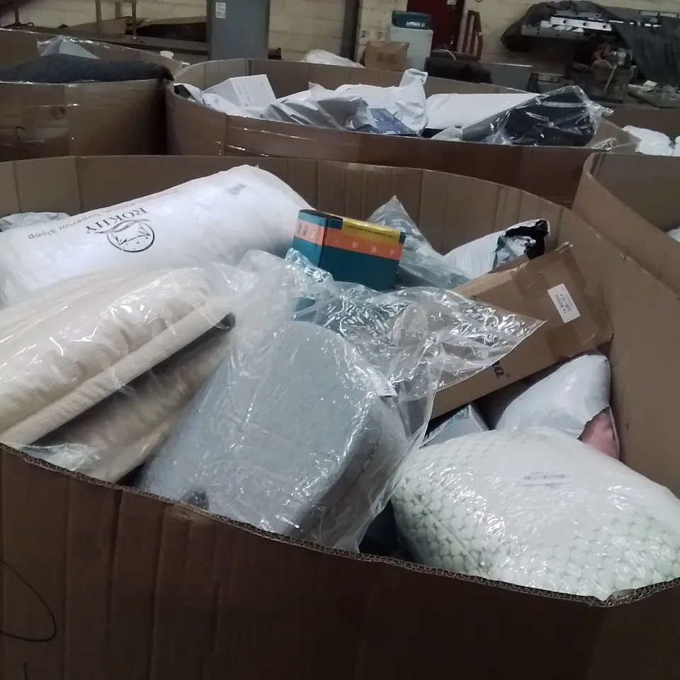PALLET TO CONTAIN A LARGE QUANTITY OF PILLOWS