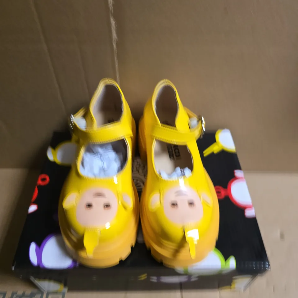 BOXED PAIR OF KOI LA LA TELETUBBIES KIDZ MARY JANES – YELLOW, UK 11K