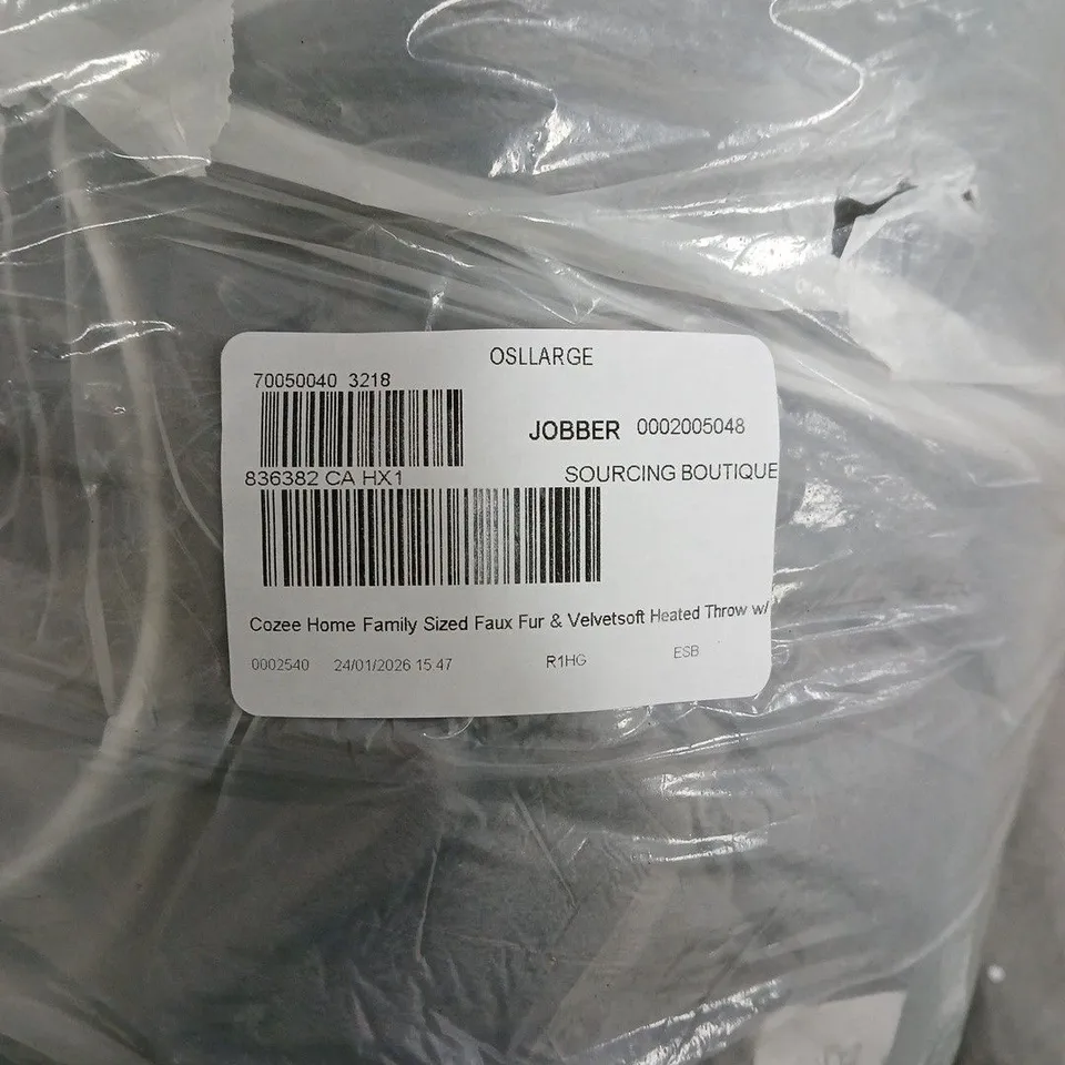 Cozee Home Family Sized Faux Fur & Velvet Heated Throw – Large