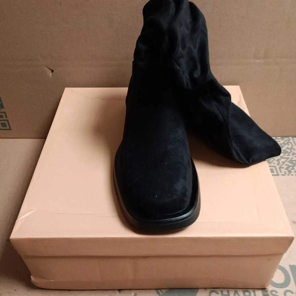BOXED PAIR OF SIMMI LONDON BLACK SUEDE ANKLE BOOTS – UK 5