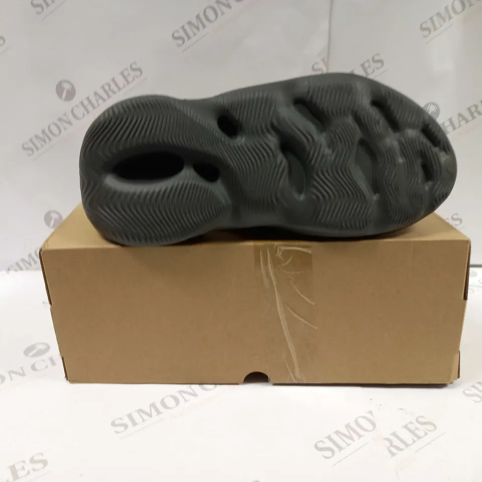 BOXED PAIR OF ADIDAS YZY FOAM RNR SHOES UK SIZE 11