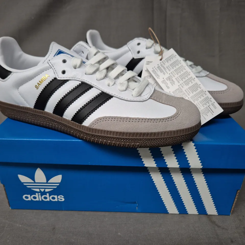 BOXED PAIR OF ADIDAS SAMBA OG SHOES IN WHITE/BLACK UK SIZE 5