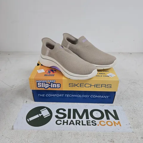 BOXED SKETCHERS HAND FREE SLIP-INS SIZE 6