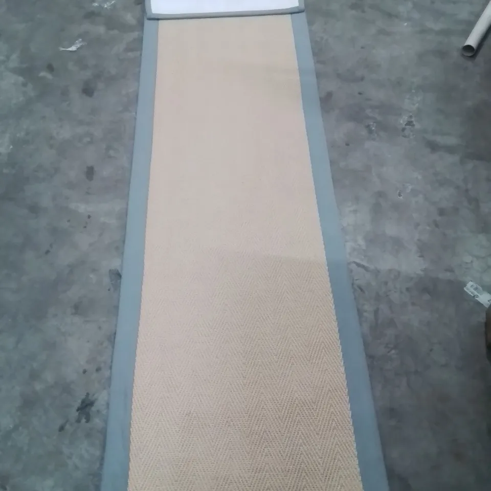 QUALITY DESIGNER AREA RUG - APPROXIMATELY 230X60CM