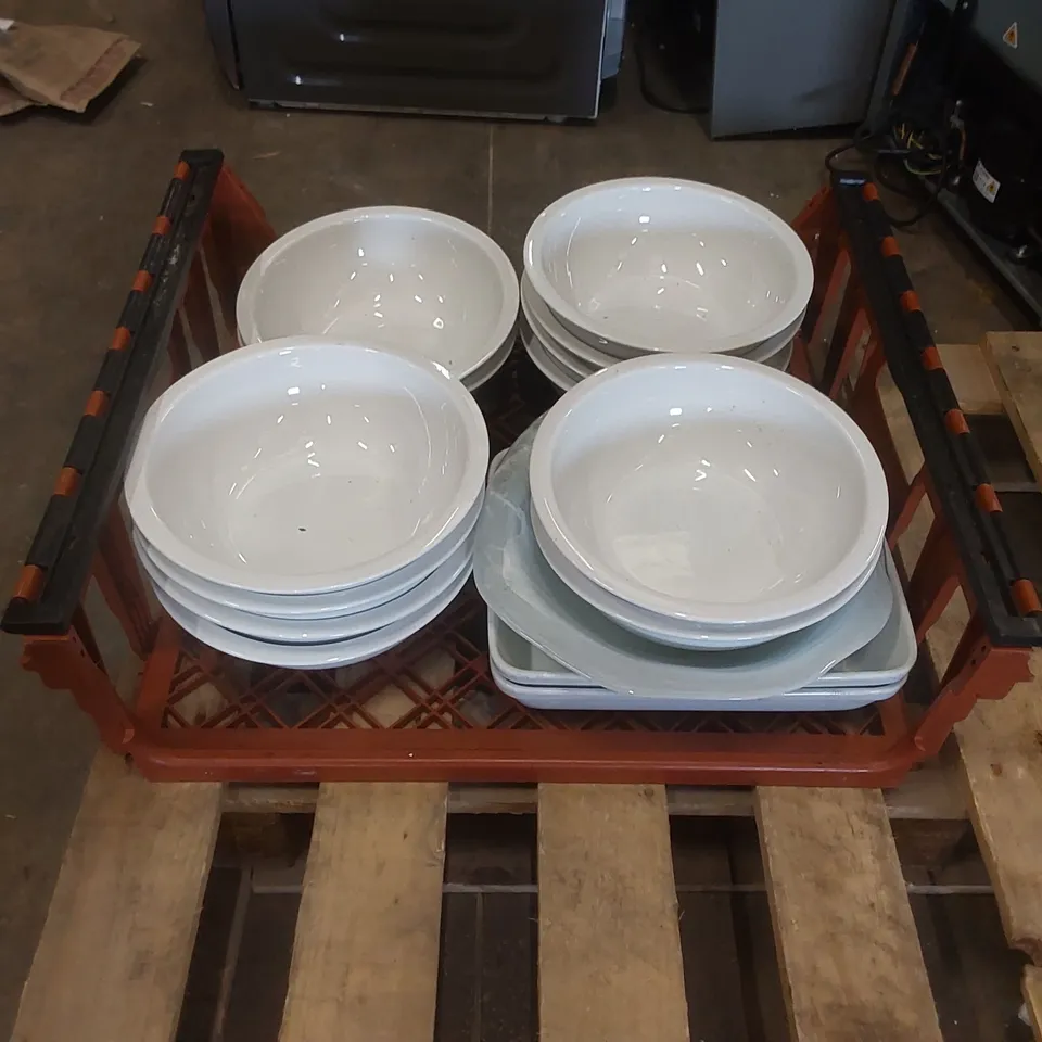 TOTE TO CONTAIN RESTAURANT PLATES AND BOWLS 