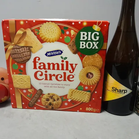 TOTE OF APPROXIMATELY 6 ASSORTED FOOD ITEMS TO INCLUDE - MCVITIES FAMILY CIRCLE , SWEET & SPICY NUT MIX , SHARP THREE SPIRIT ETC