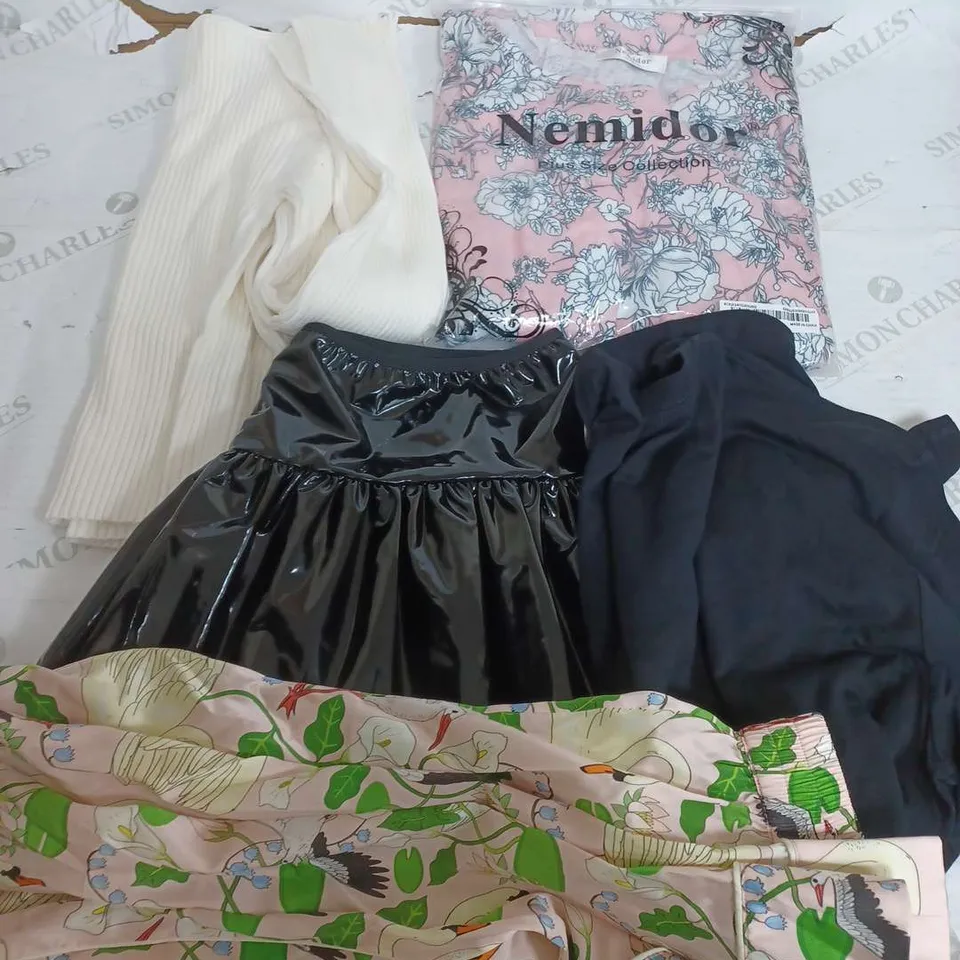 BOX OF APPROXIMATELY 22 ASSORTED CLOTHING ITEMS TO INCLUDE - T-SHIRT , TROUSERS , SKIRT ETC