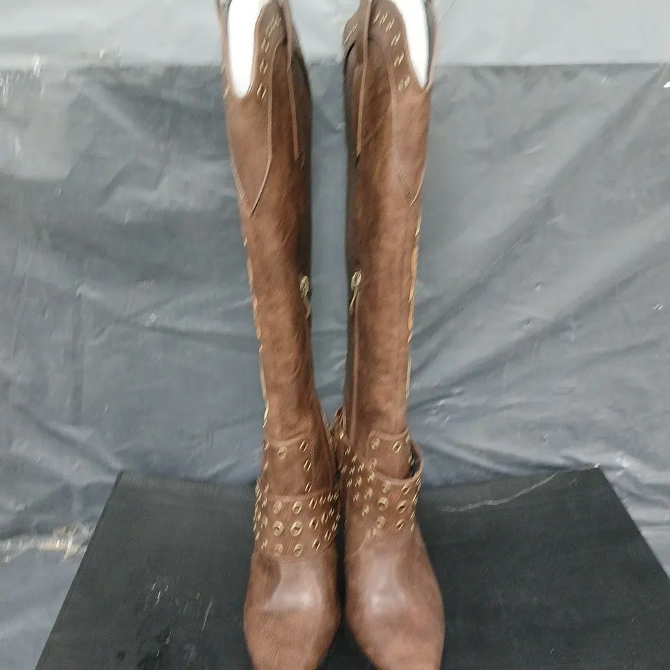 BOXED PAIR OF CHILDREN OF THE MOON COWBOY BOOTS - UK SIZE 4