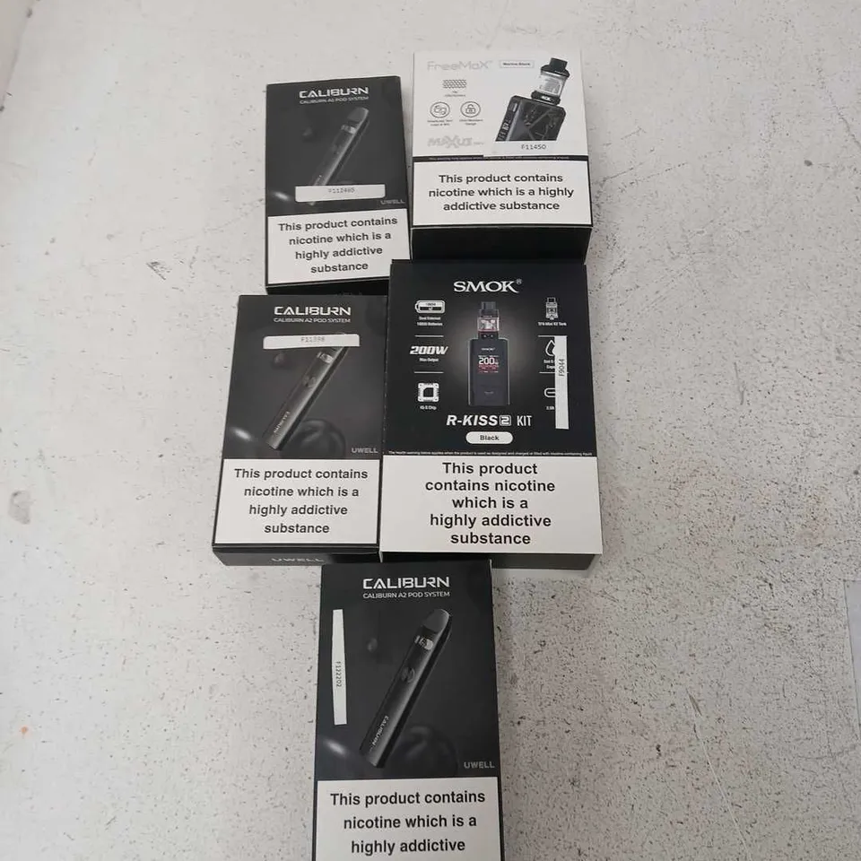 BOX OF APPROXIMATELY 40 ASSORTED E-CIGARETTES AND COMPONENTS TO INCLUDE: SMOK R-KISS2 DEVICE KIT 