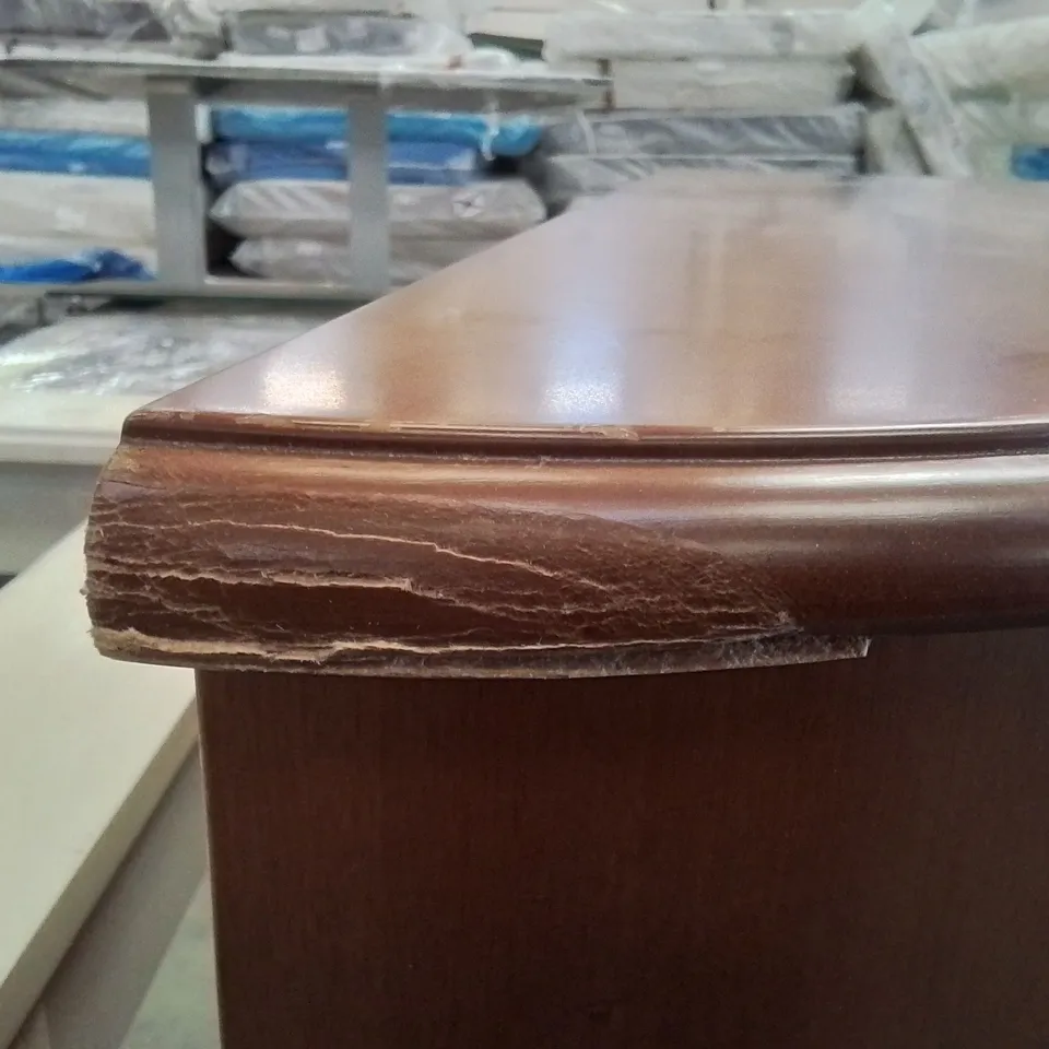 STYLISH 3 DRAW SET OF DRAWERS (SOME DAMAGE TO CORNER)