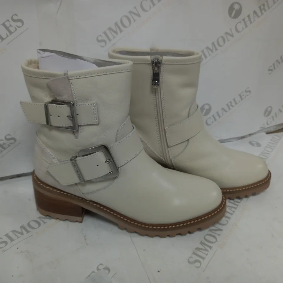 BOXED MODA IN PELLE CORNELIA BIKER BOOT CREAM SIZE 6