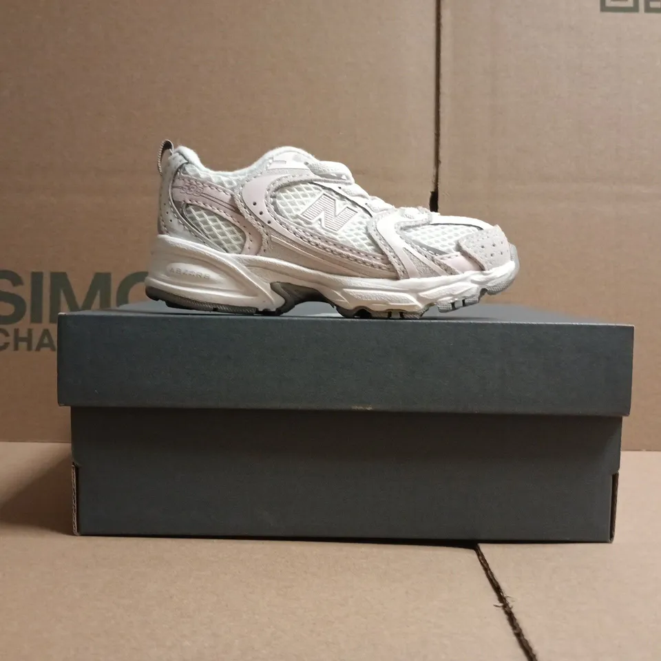 BOXED PAIR OF NEW BALANCE INFANTS TRAINERS IN PINK/OFF WHITE SIZE UK 5.5