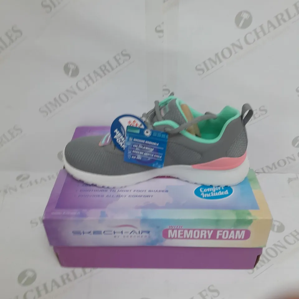 BOXED PAIR OF SKECHERS SKECH-AIR DYNAMIGHT RADIANT CHOICE TRAINER GREY - SIZE 3.5