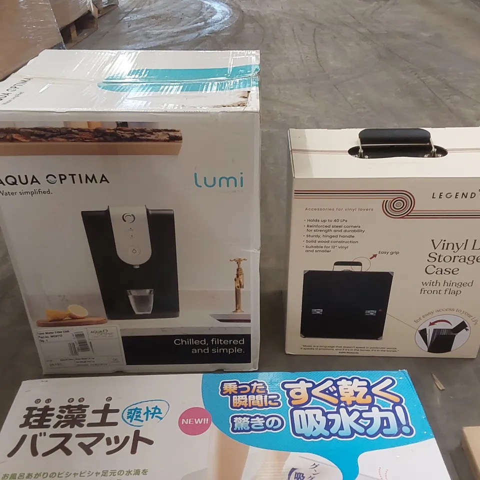 PALLET OF ASSORTED HOUSEHOLD ITEMS AND CONSUMER PRODUCTS TO INCLUDE; FOOD PROCESSOR, FLOOR LAMP, WATER PURIFIER, VIYNL LP STORAGE CASE, CAT CAGE ENCLOSURES ETC