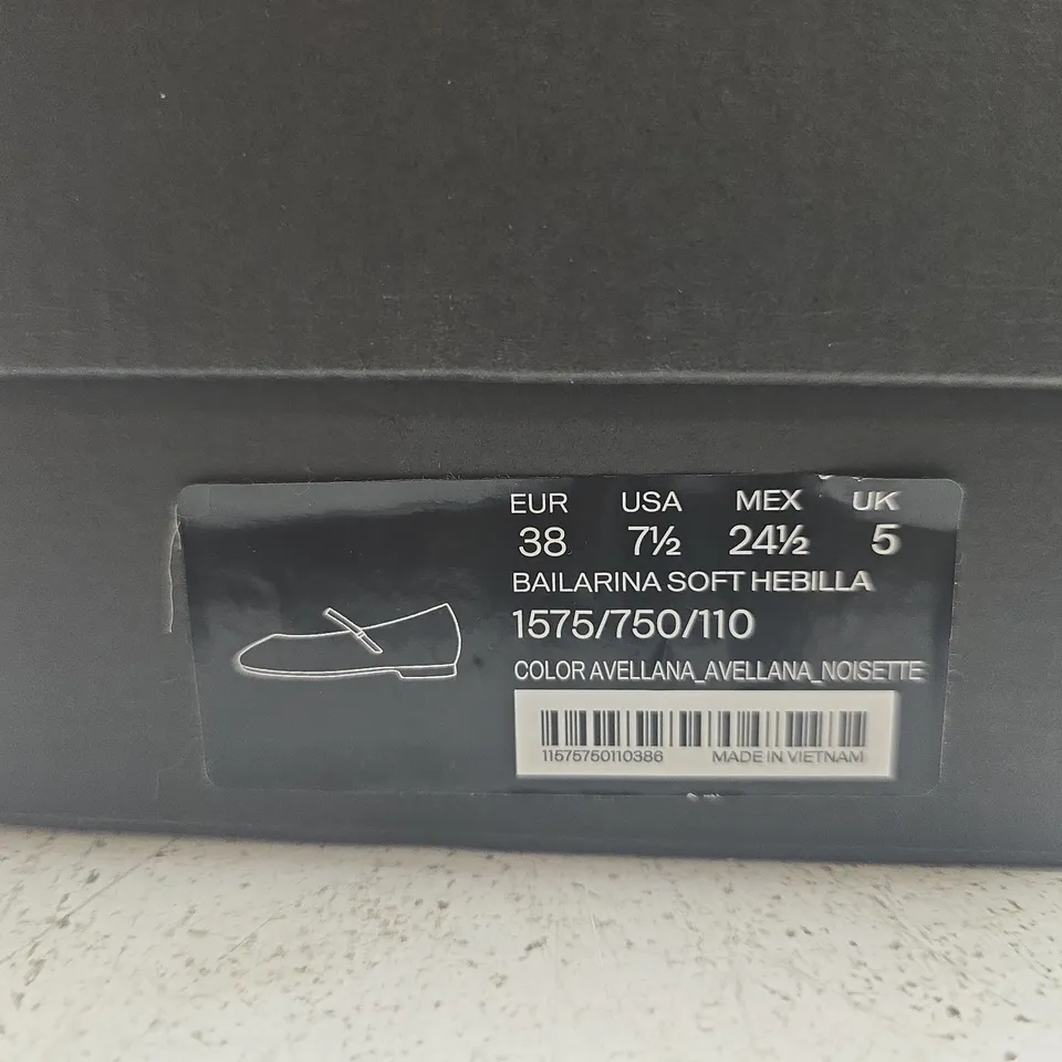 BOXED PAIR OF MASSIMO DUTTI BROWN LEATHER BALLET FLATS WITH BUCKLE STRAP, UK 5