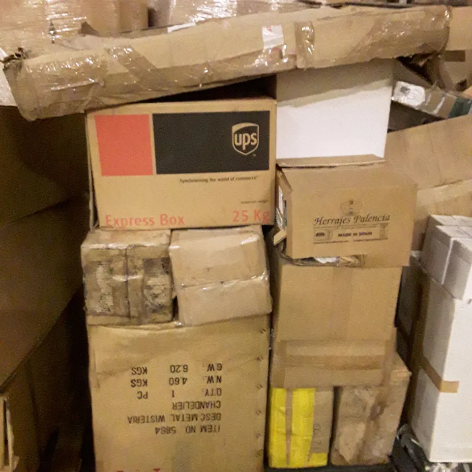 PALLET OF BRAND NEW HOMEWARE STOCK INCLUDING DRAWER HANDLES, METAL CHANDELIER & LARGE WRAPPED WALL ART