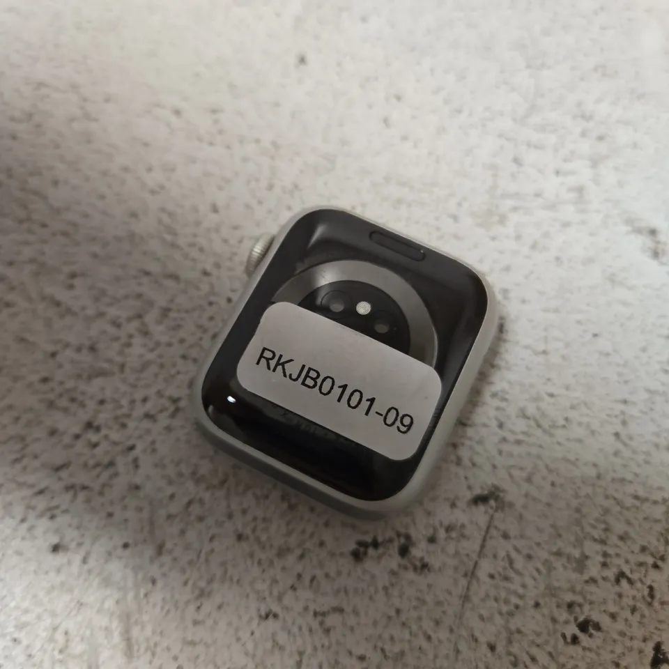 APPLE WATCH SERIES 6 40MM