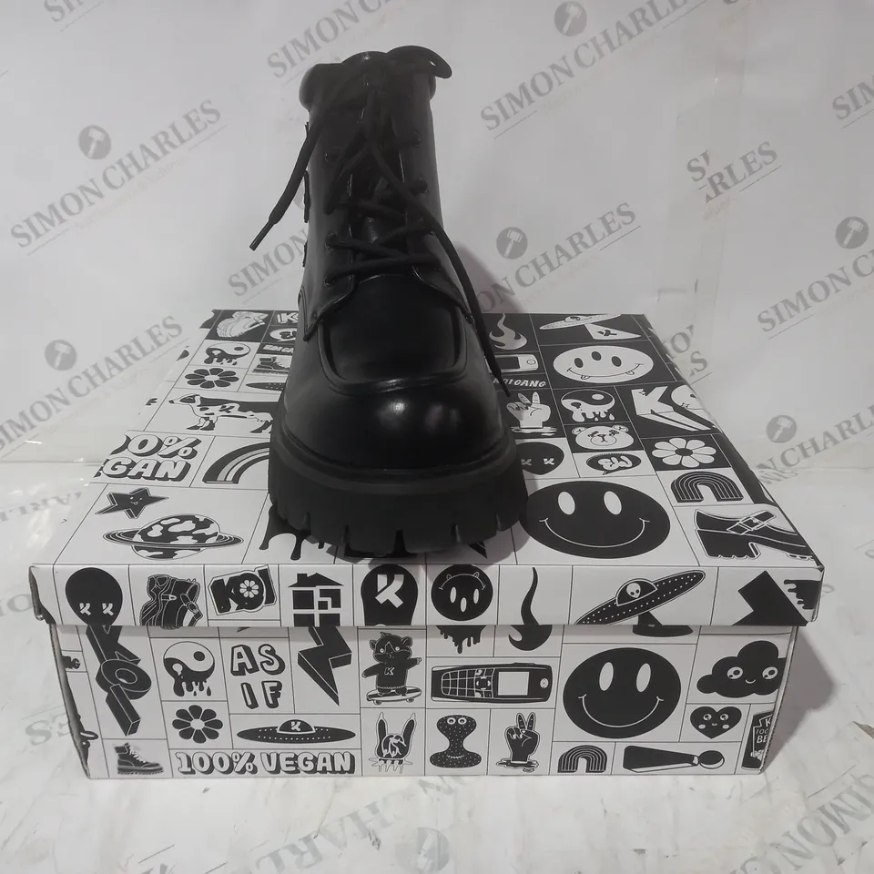 BRAND NEW BOXED PAIR OF KOI VEGAN LEATHER MORAL ALLIANCES MEN'S CROSS BOOTS IN BLACK UK SIZE 11
