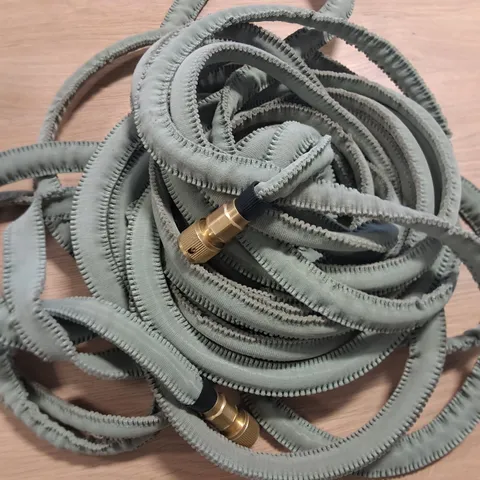 EXPANDING GARDEN HOSE IN GREEN - SIZE UNSPECIFIED 