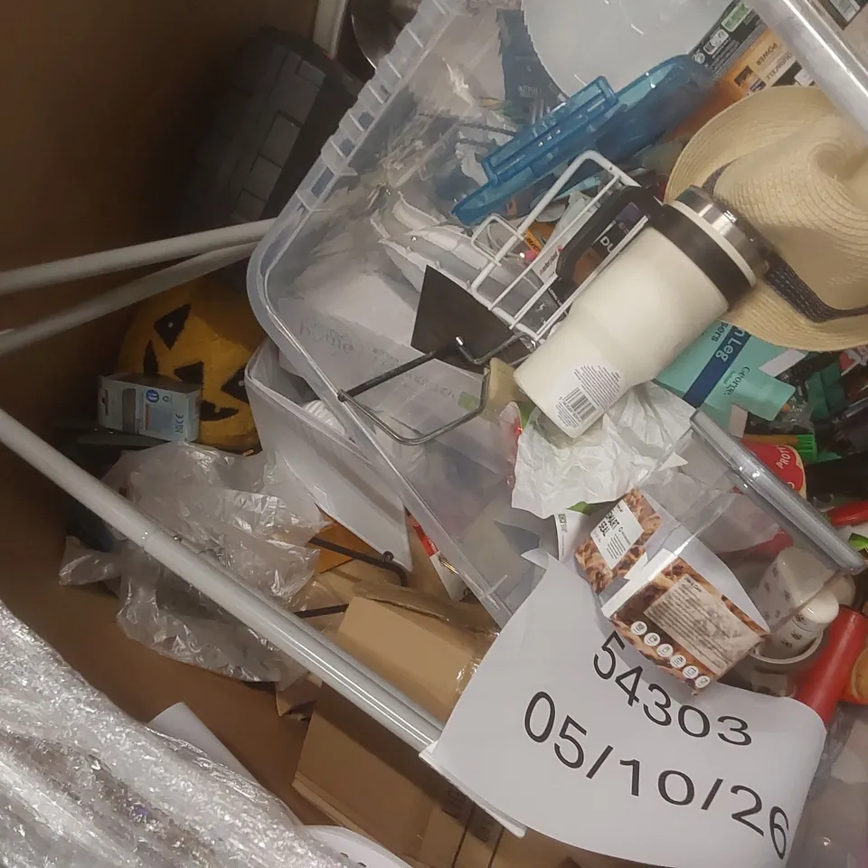 PALLET CONTAINING A VERY LARGE QUANTITY OF ASSORTED CONSUMER PRODUCTS INCLUDING: CLOTHES AIRER, WOODEN TOY KITCHEN, TRAVEL MUG, RICE COOKER ECT