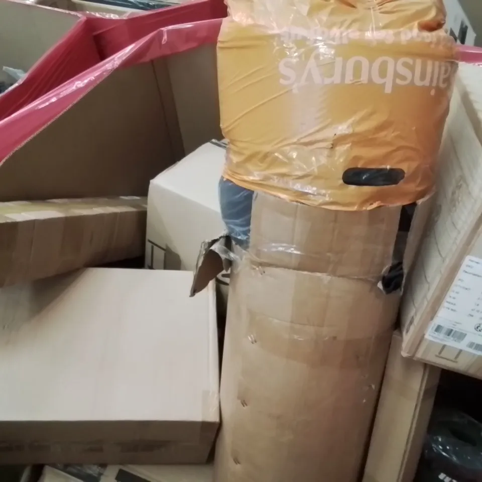 PALLET CONTAINING VARIOUS ASSORTED BOXED HOUSEHOLD ITEMS TO INCLUDE: KIDS TRUNKI, FOAM MATTRESS,  LAGE FOAM MAT AND LOTS MORE UNMARKED BOXED ITEMS 