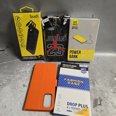 APPROXIMATELY 20 ASSORTED SMARTPHONE ACCESSORIES TO INCLUDE CASES, CHARGING CABLES, SCREEN PROTECTORS ETC 