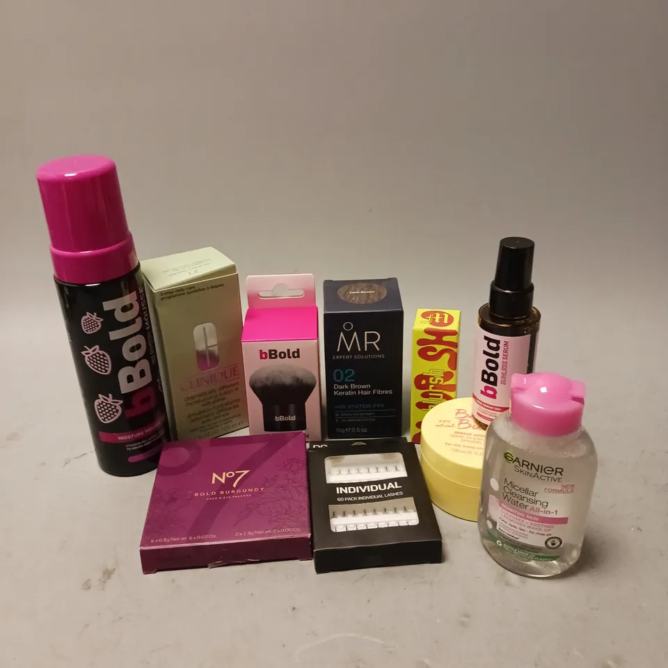BOX OF APPROXIMATELY 15 COSMETIC ITEMS TO INCLUDE - BBOLD SUPER MOUSSE TAN - NO7 FACE & EYE PALETTE - UMBERTO GIANNINI STYLING BUTTER - ETC 