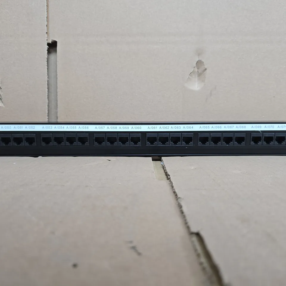 CONNECTIX 24-PORT RJ45 PATCH PANEL – 1U, 19-INCH RACK-MOUNT
