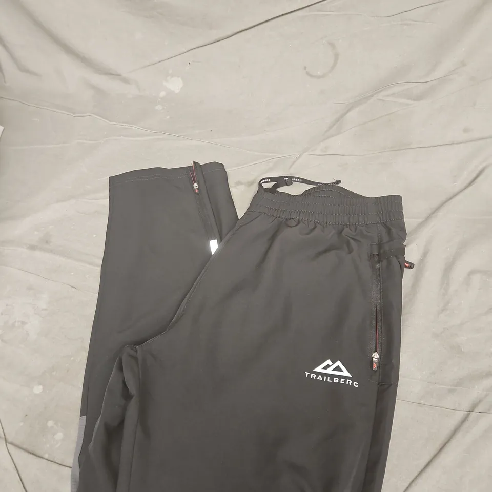 TRAILBERG MEN'S SHELL JACKET AND PANTS – UK MEDIUM (M)