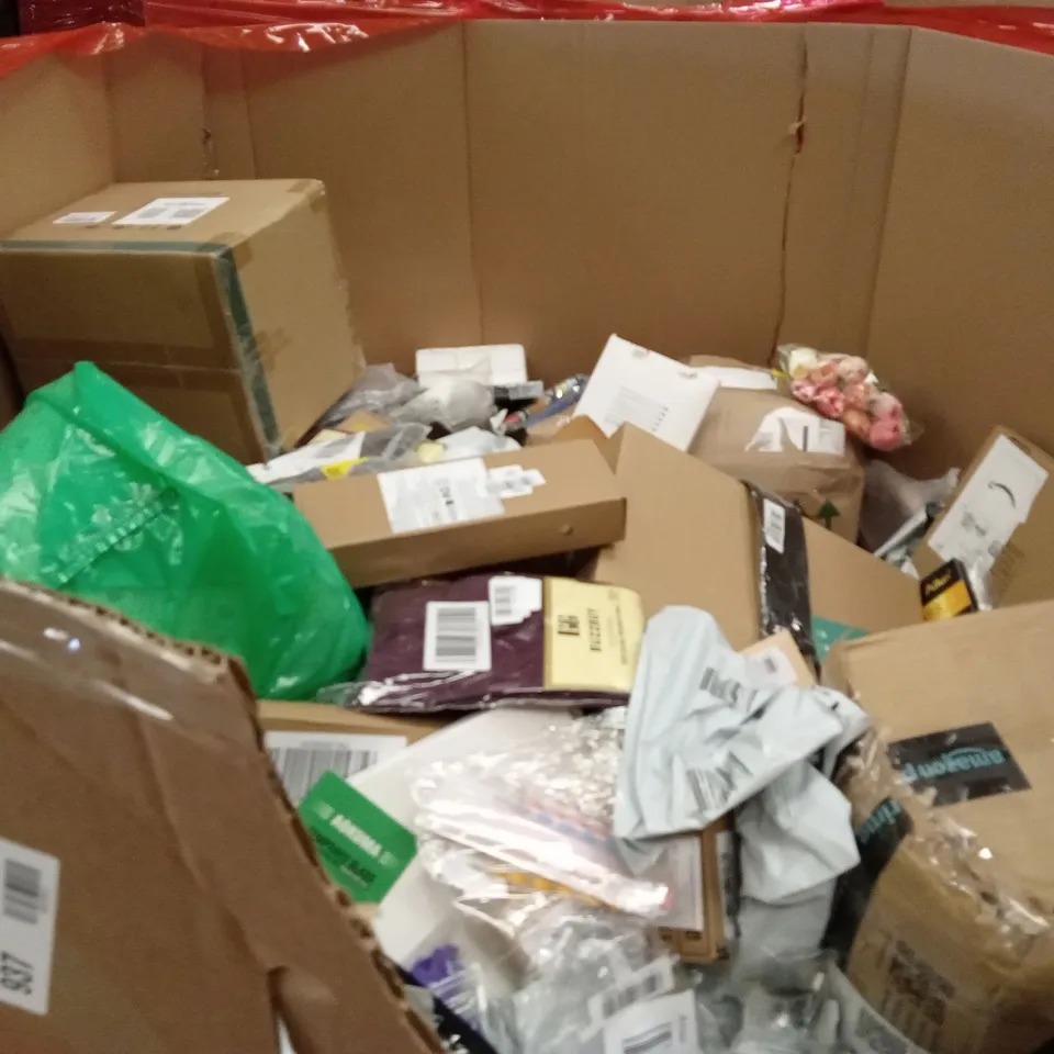 PALLET OF ASSORTED HOUSEHOLD GOODS AND PRODUCTS TO INCLUDE;PHONE ACCESSORIES,PET BED, SWIMMING GOGGLES