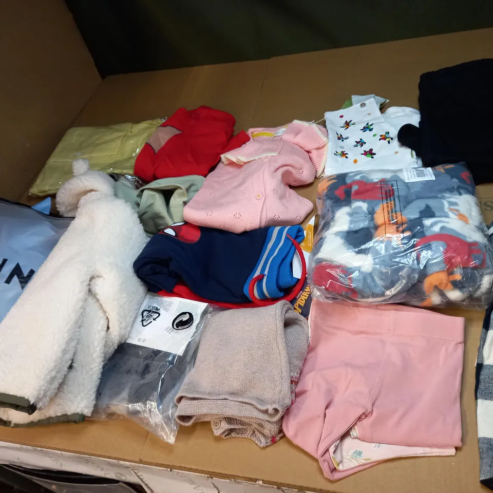 LOT OF APPROX 20 ASSORTED KIDS CLOTHING ITEMS TO INCLDE BABY GROWS, T-SHIRTS AND PANTS
