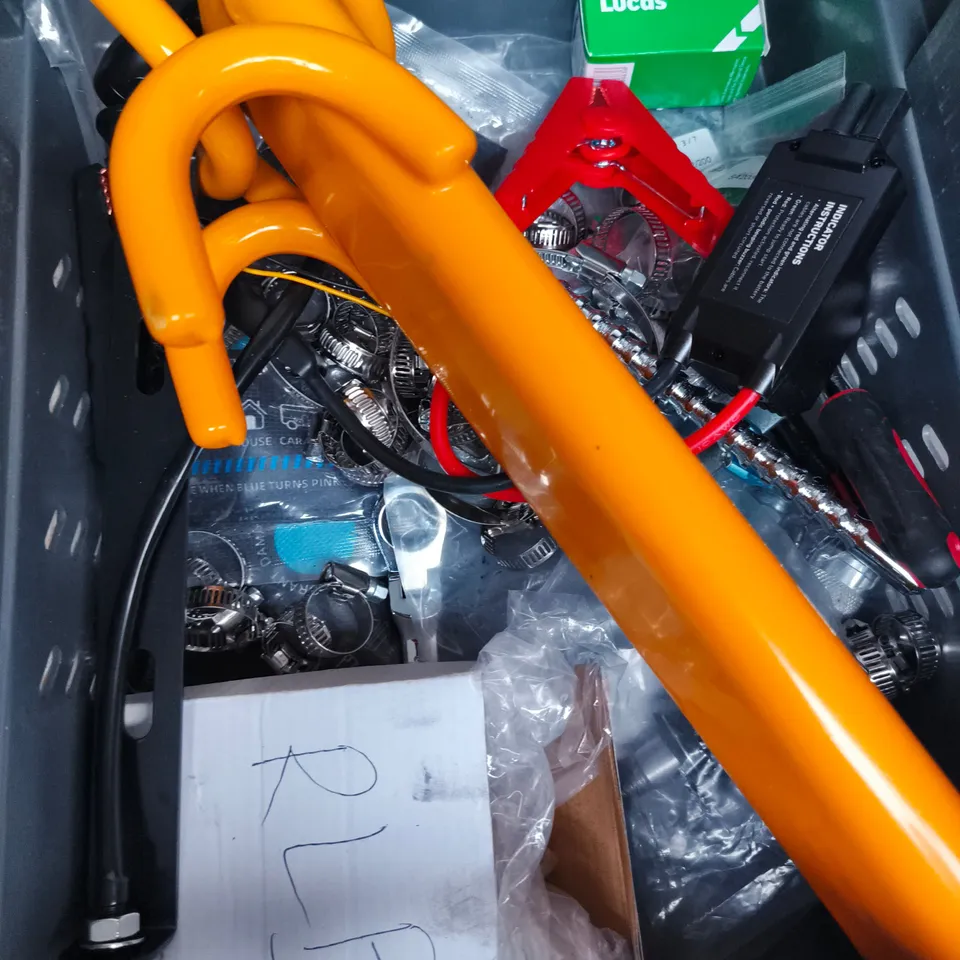 APPROXIMATELY 15 ASSORTED VEHICLE PARTS AND ACCESSORIES TO INCLUDE SOCKETS, DEHUMIDIFIER, CLAMPS ETC - COLLECTION ONLY