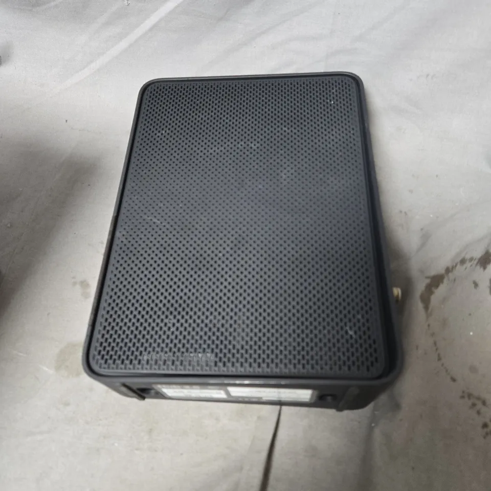 APPROXIMATELY 10 ASSORTED ITEMS INCLUDING SIGNAL EXPERT AND  SECURE KEY 