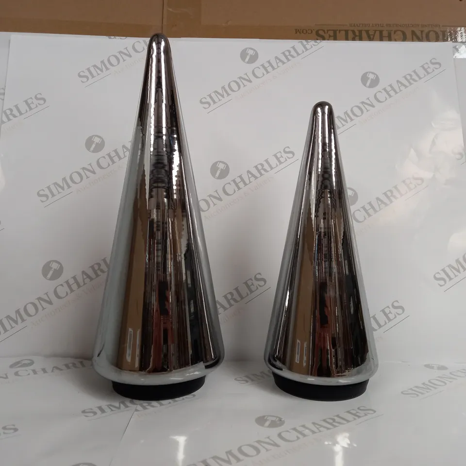 BOXED KELLY HOPPEN SET OF 2 INDOOR OUTDOOR PRELIT GLASS DECOR - REFLECTIVE CONES