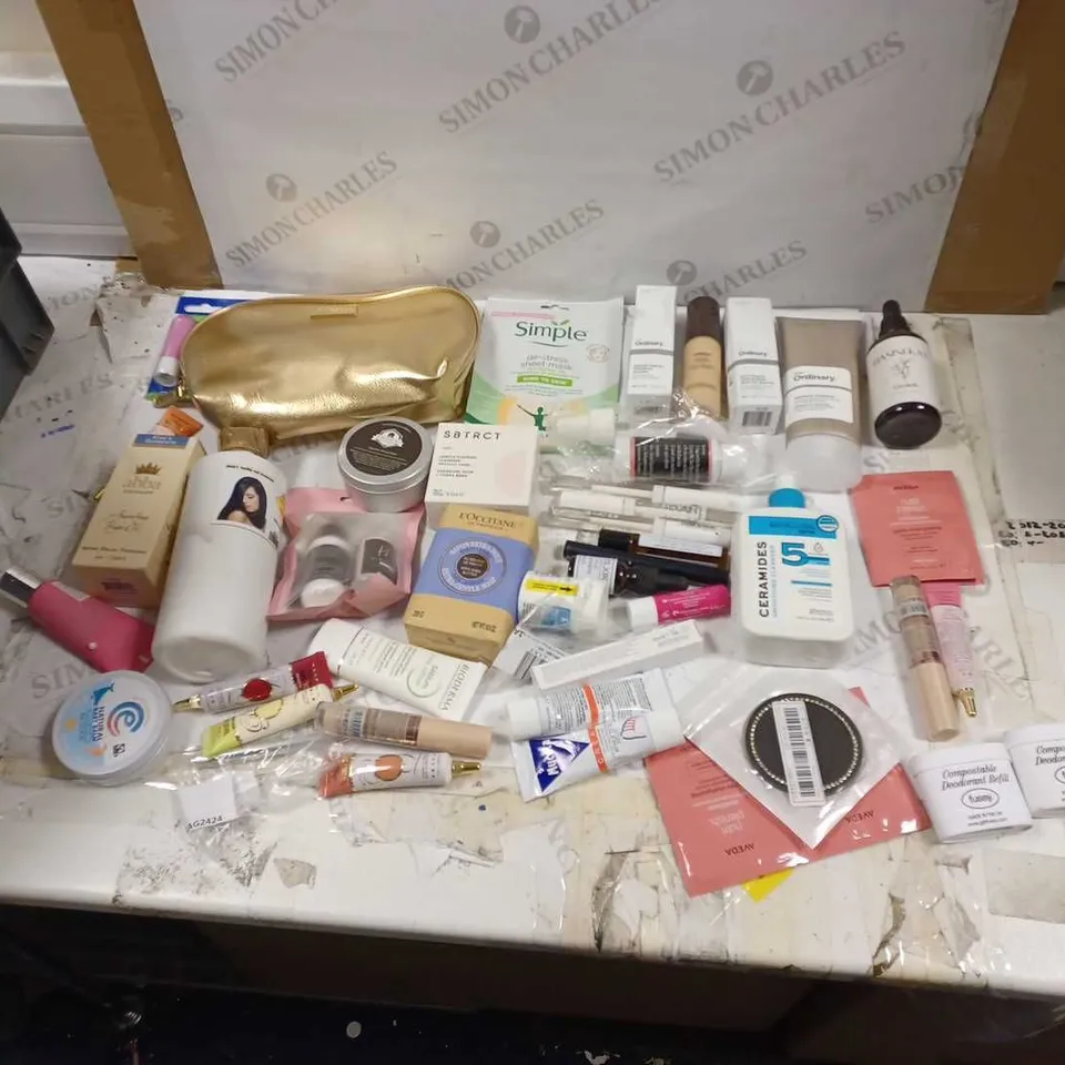 LOT OF APPROXIMATELY 20 HEALTH AND BEAUTY ITEMS TO INCLUDE REVOLUTIONS CERAMIDES SMOOTHING CLEANSER, HASINI KAY GROWTH HAIR OIL, AND SBTRCT GENTLE FOAMING CLEANSER ETC.