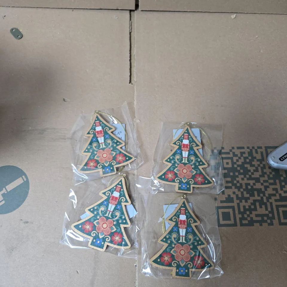 2 BOXES OF ASSORTED GISELA GRAHAM SMALL DECORATIONS 