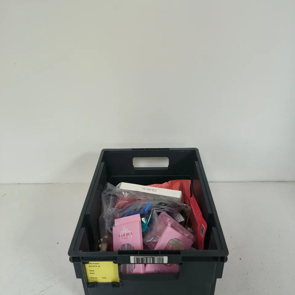 TOTE OF APPROXIMATELY 12 ASSORTED COSMETICS TO INCLUDE: CUTICLE NIPPERS