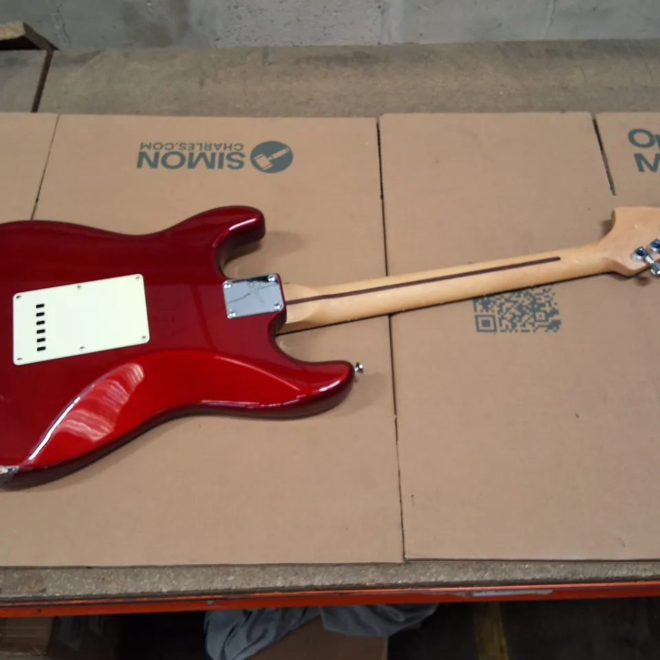 FENDER STRATOCASTER-STYLE ELECTRIC GUITAR – RED (BOLT-ON NECK)