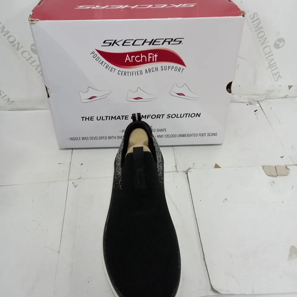 BOXED PAIR OF SKETCHERS ARCH FIT DELUXE KEY JOURNEY UK 9.5 