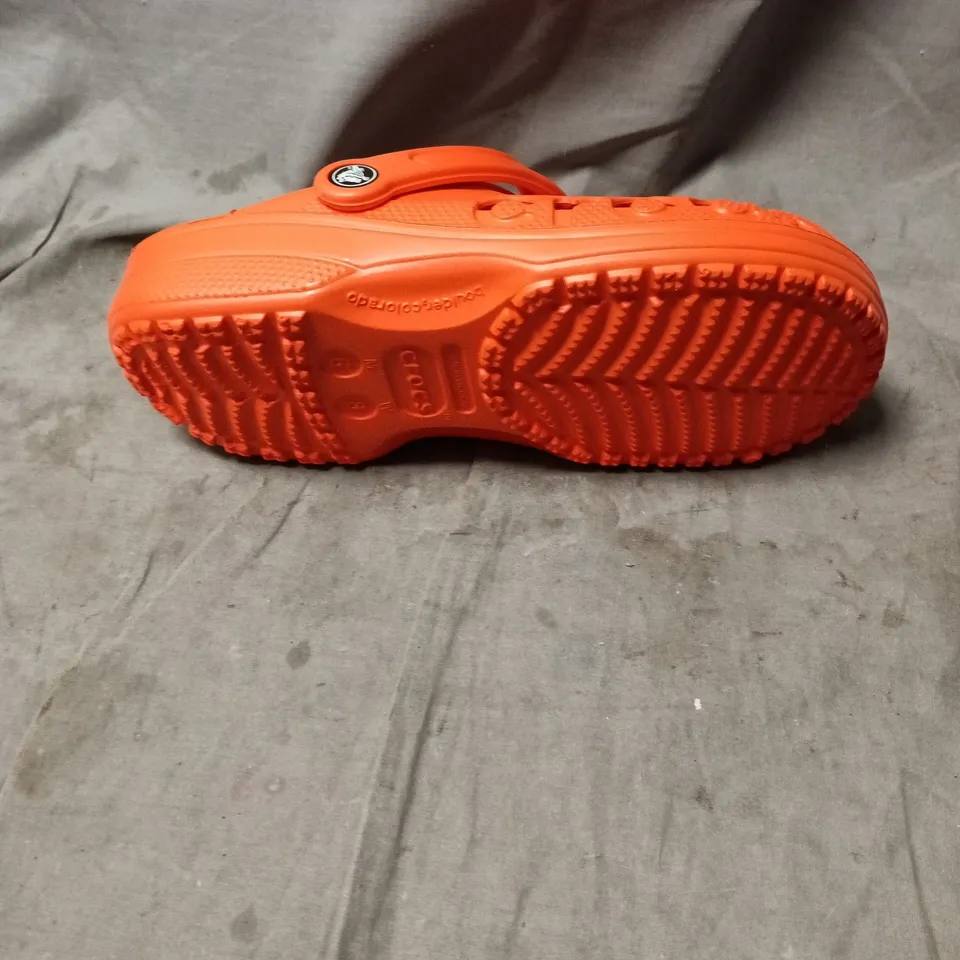 CROCS ORANGE SANDALS – PAIR SIZE M6 W8 UNBOXED