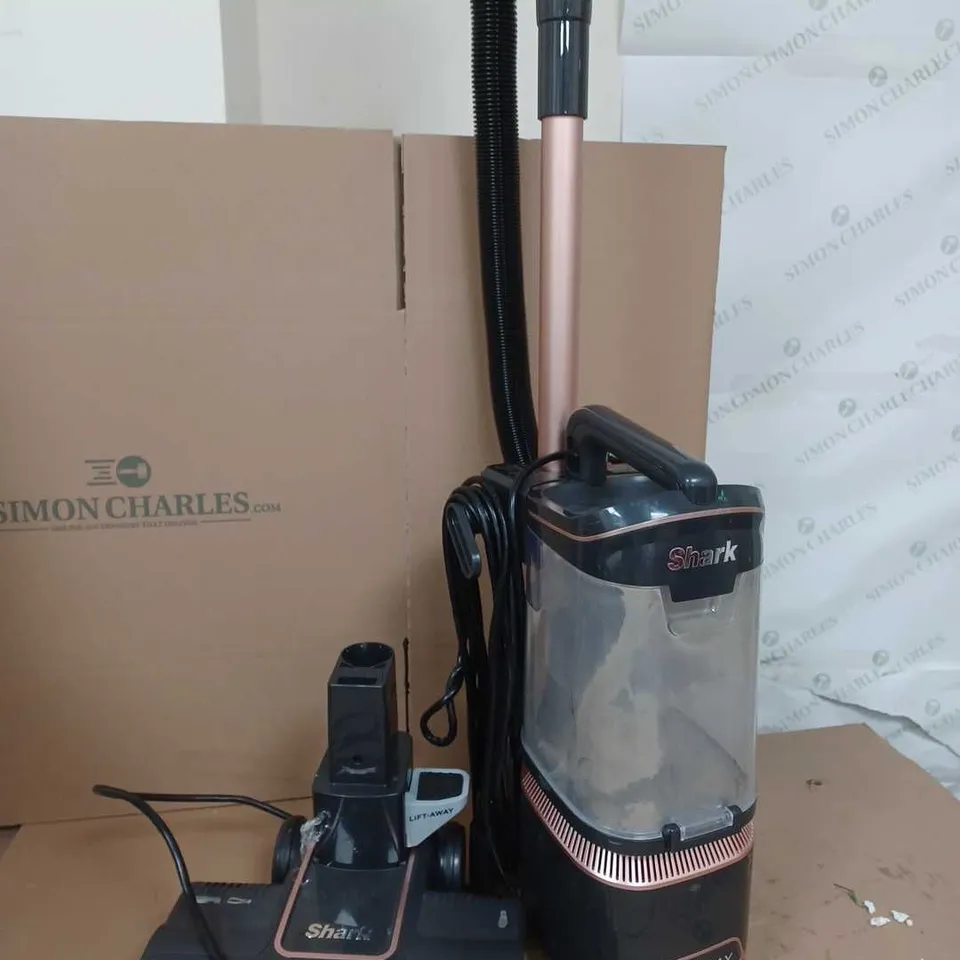 SHARK STRATOS UPRIGHT CORDED VACUUM CLEANER WITH ANTI-HAIR WRAP, POWERED LIFTAWAY TECHNOLOGY - NZ860UKT RRP £299